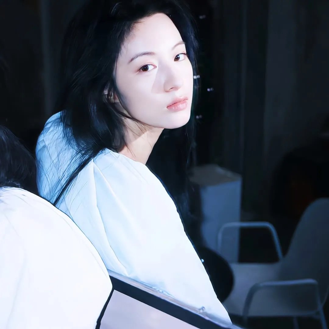 皇后娘娘驾到，通通闪开